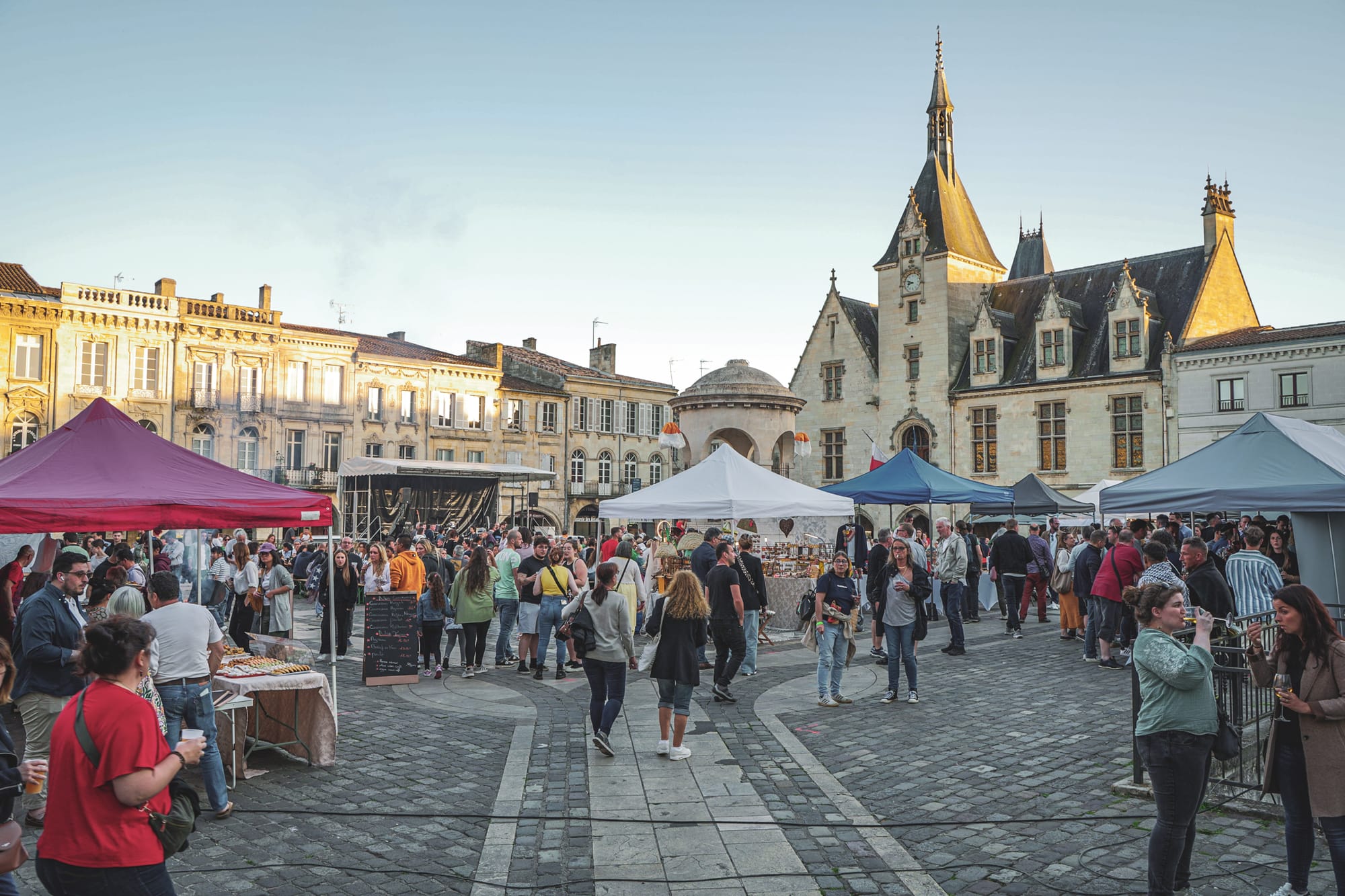 La place Abel Surchamp de Libourne en fête