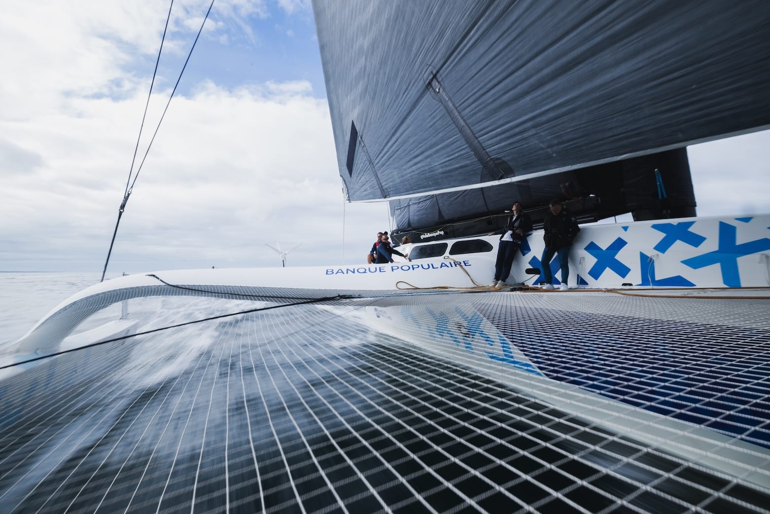 Le Maxi Banque Populaire XI, géant des mers, fait escale à Bordeaux le 25 mai