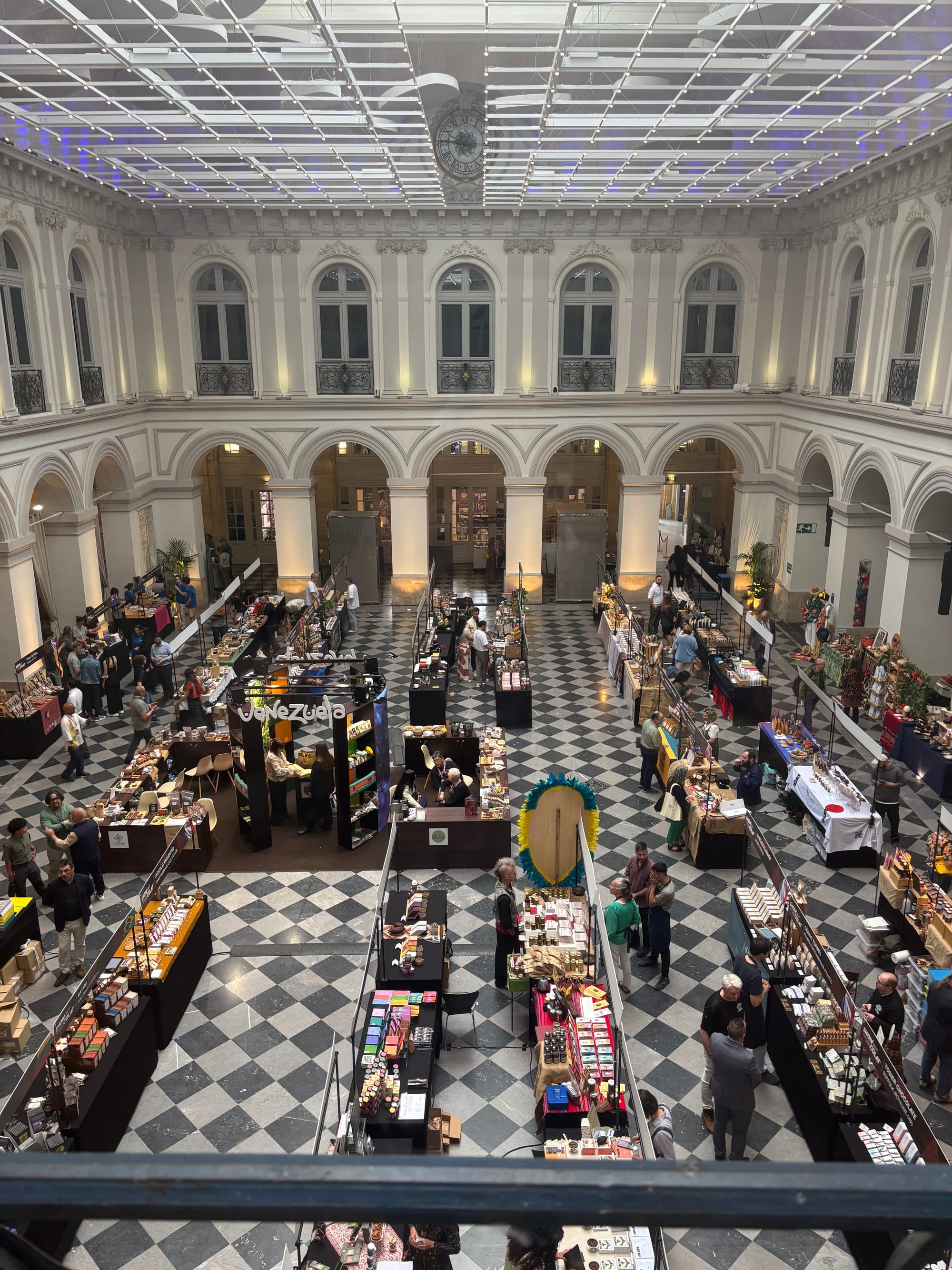 82 exposants de 32 nationalités au Palais de la Bourse