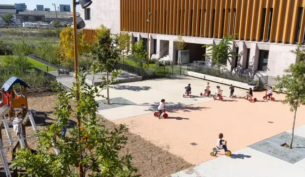 Végétalisation et adaptation cours d'école Bordeaux