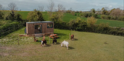 Bordeaux : Parcel Tiny House rejoint Maeva pour accélérer le tourisme rural durable