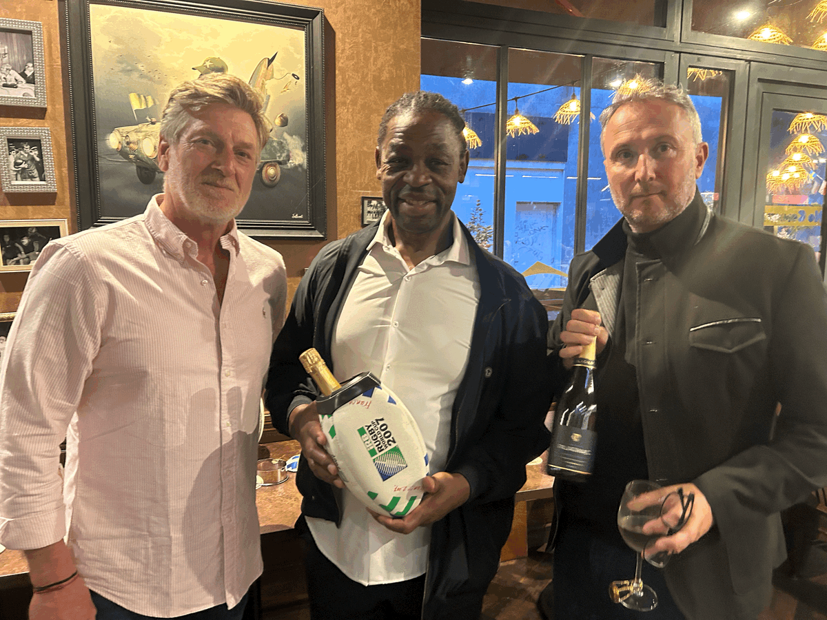 Jeudi 14 mai au No Comment à Anglet, soirée de lancement des seaux à champagne en ballon de rugby