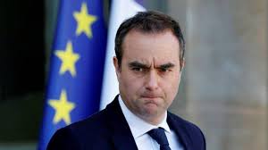 L’édito politique du mercredi : Sébastien Lecornu : un grognard à Matignon