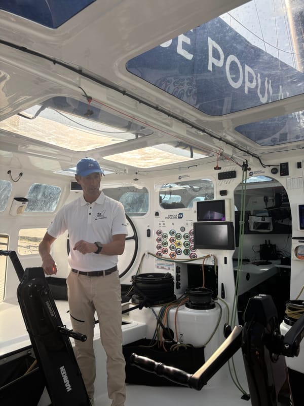 Armel Le Cléac'h, au cœur du cockpit où il prendra le départ de la Route du Rhum 2026.